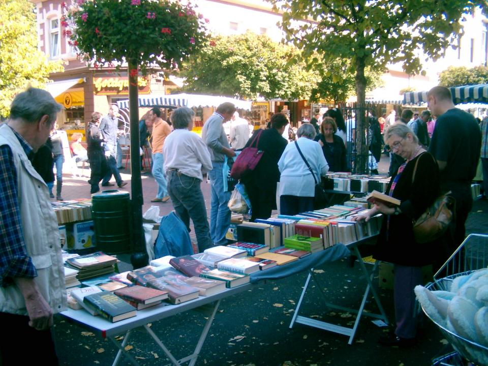 Hilden antiquarisch-Bücher- & Antik-Trödelmarkt - Foto 1