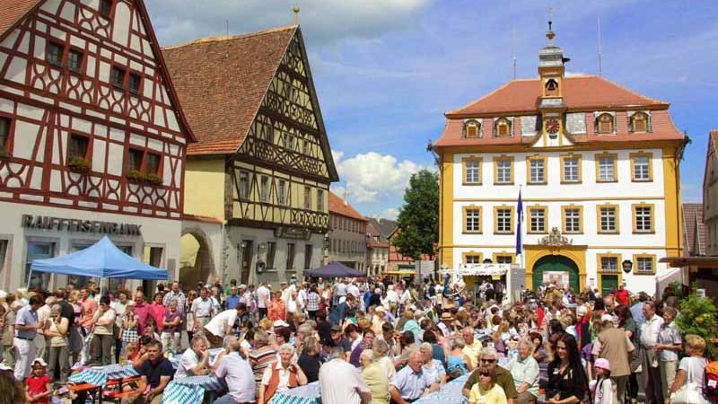  traditioneller Flohmarkt Pfingstsonntag/montag zum Weinfest - Foto 1