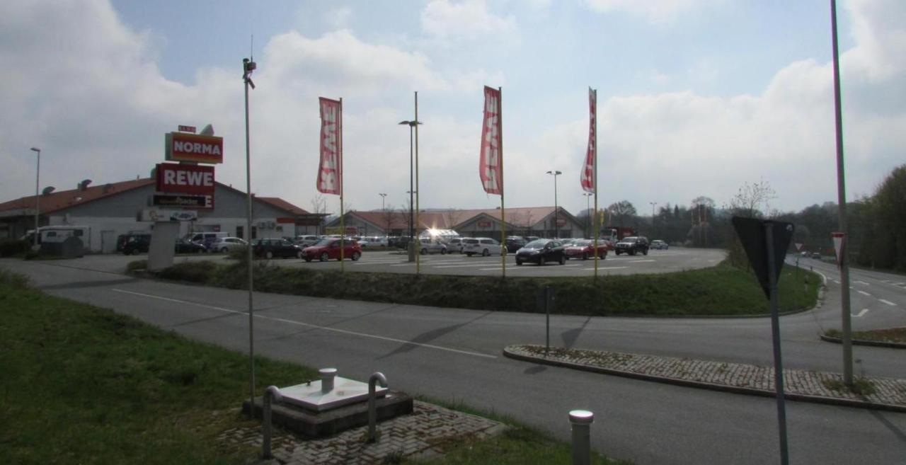  Riesenflohmarkt beim REWE in Gräfenberg - direkt an der B2 - das Trödelteam kommt nach Gräfenberg - Foto 1