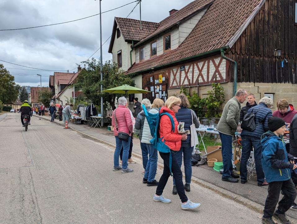 Sanzenbacher Dorfflohmarkt - Foto 1