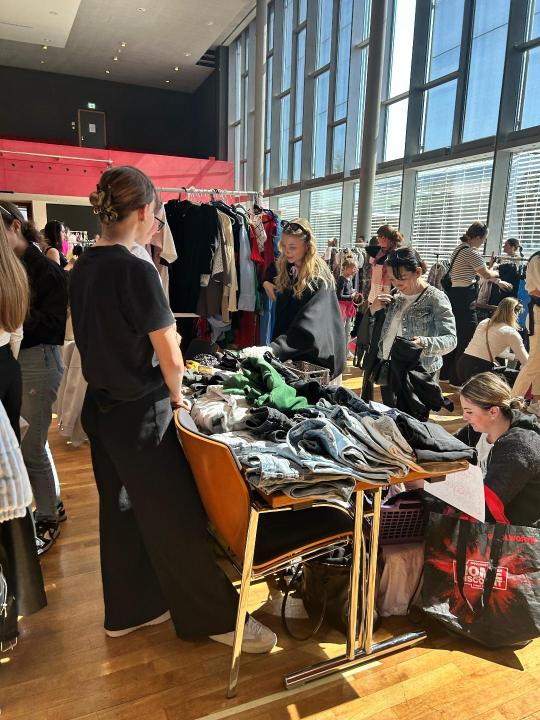  Mädchenflohmarkt Backnang 19.04.2026 – Beauty Jungle im Backnanger Bürgerhaus - Foto 1