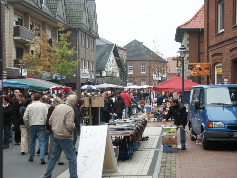  Fettmarkt mit Trödelmarkt in Dinklage Zentrum 2025 - Foto 1