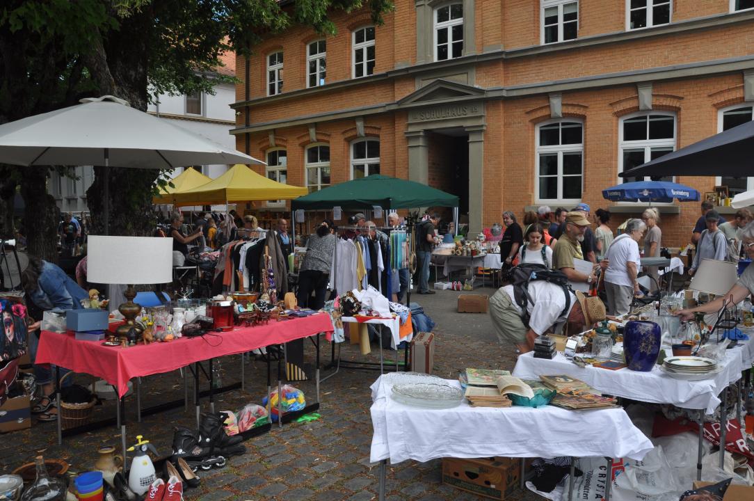  25. Nendinger Flohmarkt in  Nendingen bei Tuttlingen - Foto 2