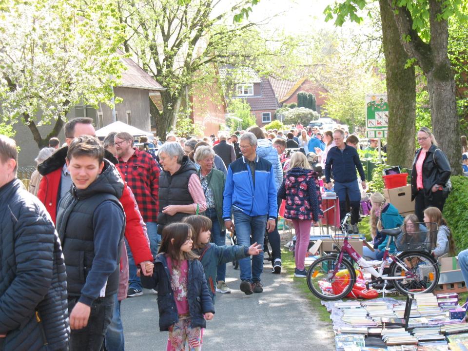  Flohmarkt in Holtum Geest bei Verden - Foto 1
