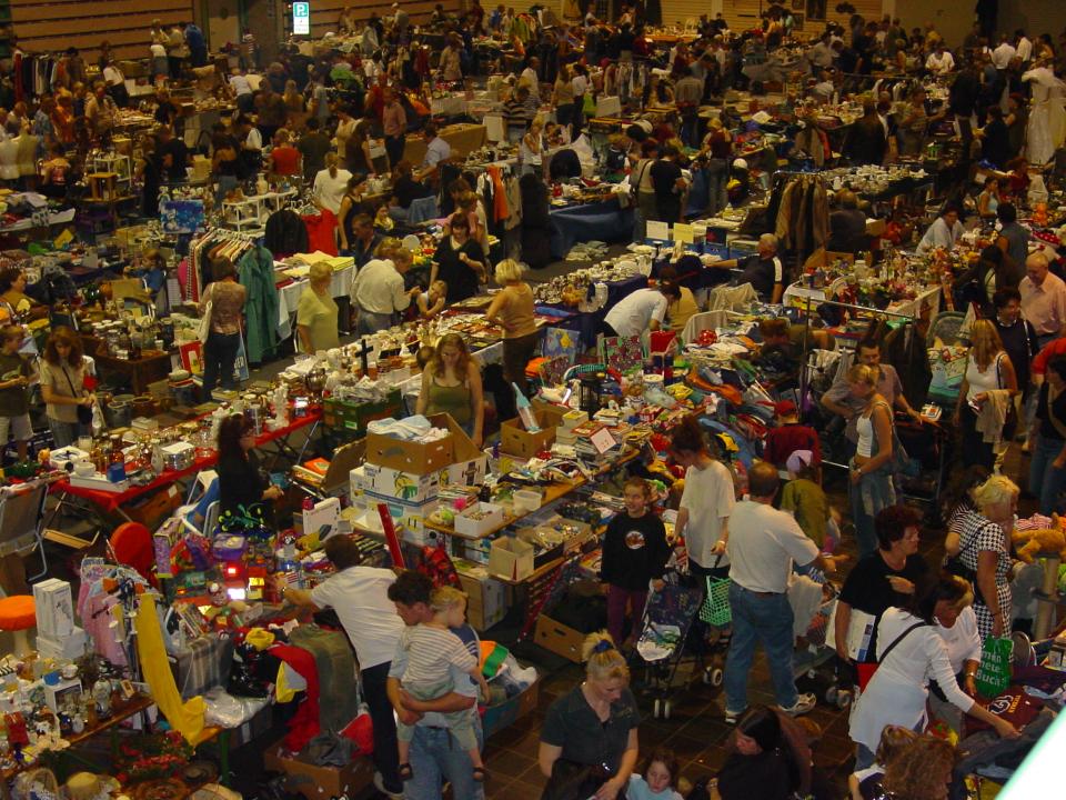  ZWEI-LÄNDER HALLEN- ANTIK-FLOHMARKT-IN-LAUFEN - Foto 1
