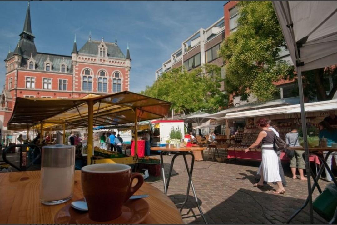  Oldenburg Trödelmarkt, Flohmarkt Kunsthandwerker- und Bauernmarkt 2025 - Foto 1