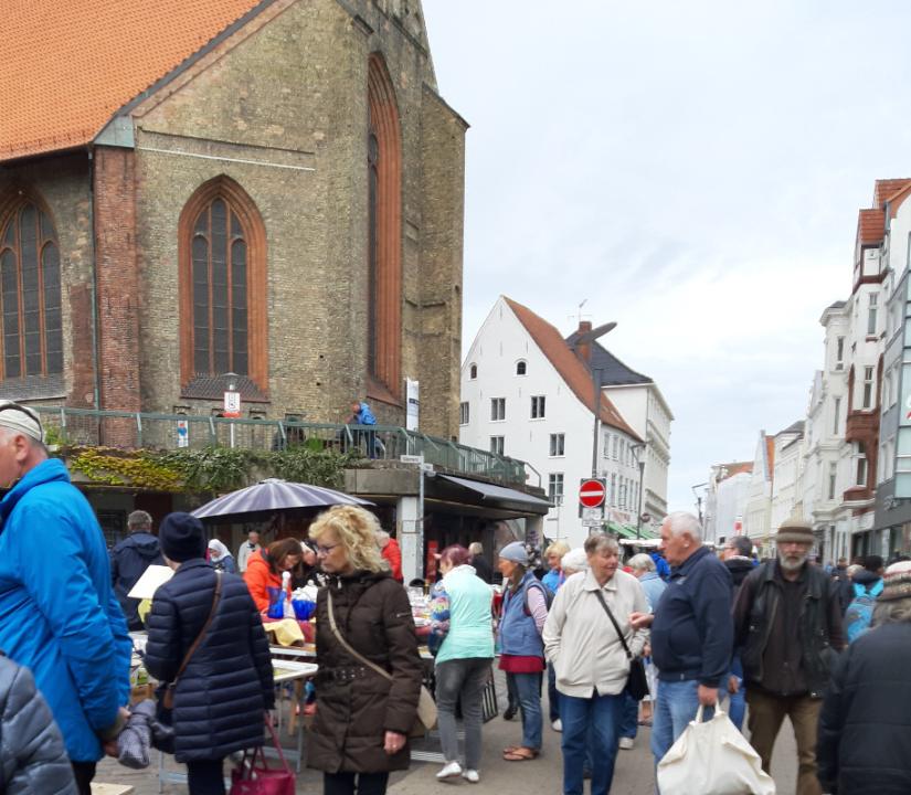  Flohmarkt in Flensburg auf dem Südermarkt - Foto 3