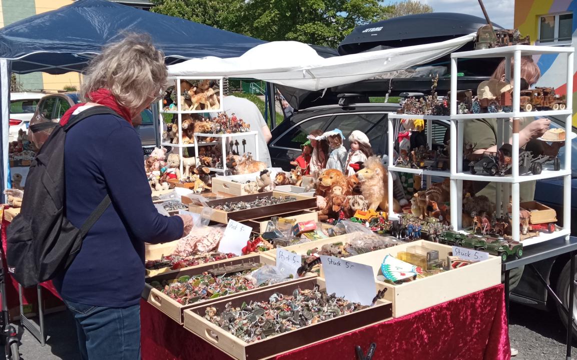  Antikflohmarkt für altes Spielzeug - Foto 1