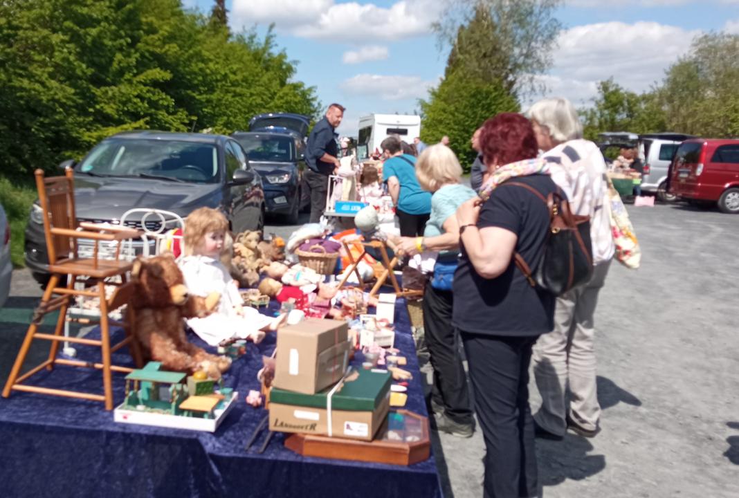  Antikflohmarkt für altes Spielzeug - Foto 3