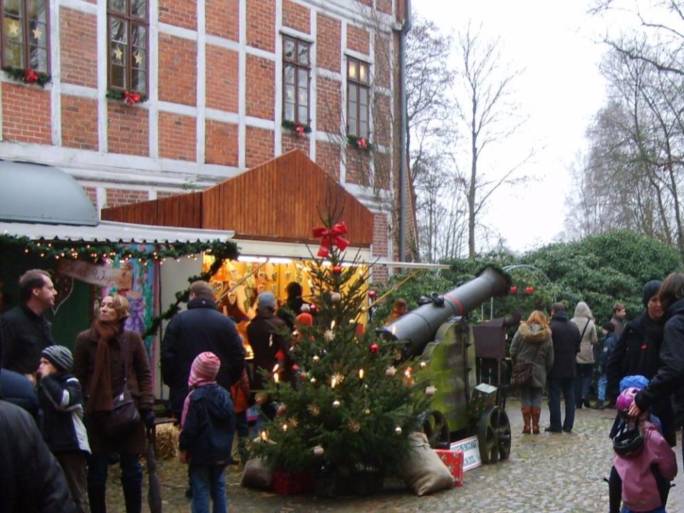  Weihnachtszauber - Weihnachtlicher Kunsthandwerkermarkt im Winsener Schloss - Foto 3