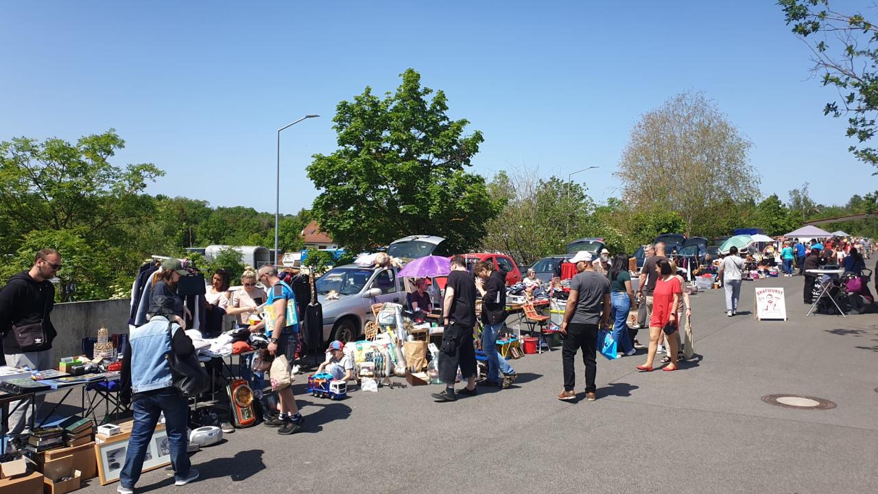  Flohmarkt Parkplatzgelände Extreme Bowlingarena Schweinfurt - Foto 1