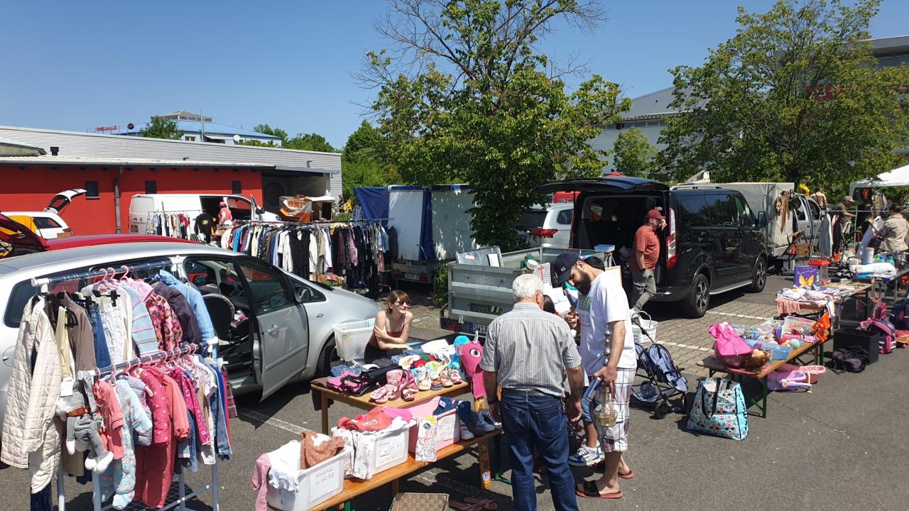  Flohmarkt Parkplatzgelände Extreme Bowlingarena Schweinfurt - Foto 2