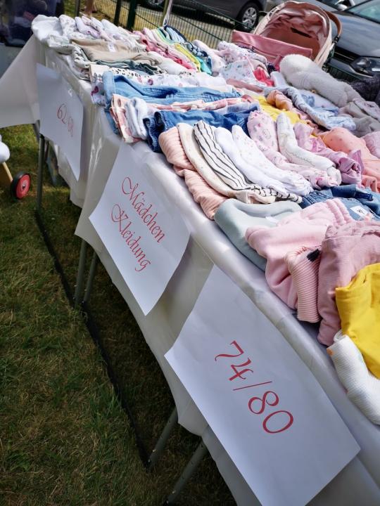 Flohmarkt "RUND UMS KIND" auf dem Sommerfest der Christuskirche - Foto 2