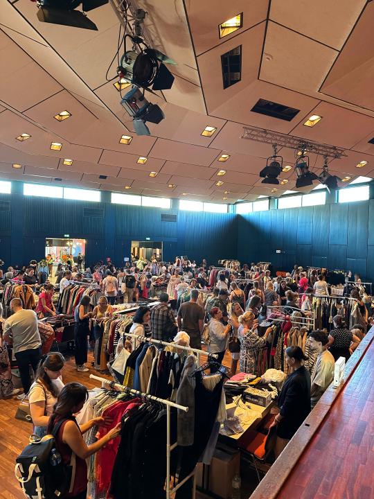  Flohmarktine Frauenflohmarkt / Mädchenflohmarkt! Sa, 18.Oktober, Osterfeldhalle Esslingen - Foto 1