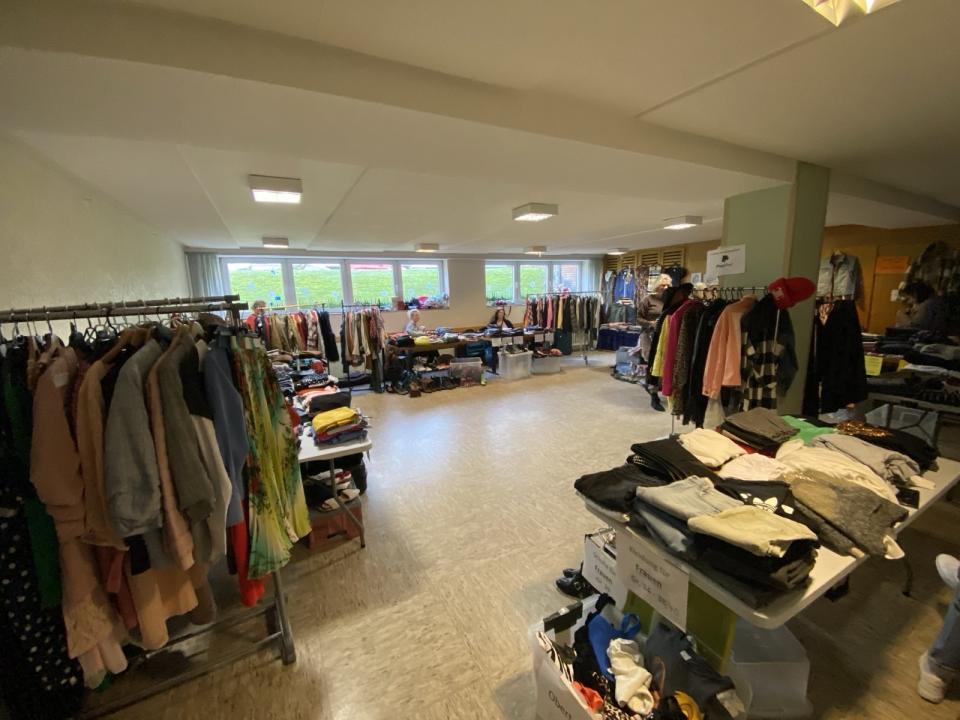  Frauen- und Mädchen-Secondhand-Flohmarkt - Foto 1