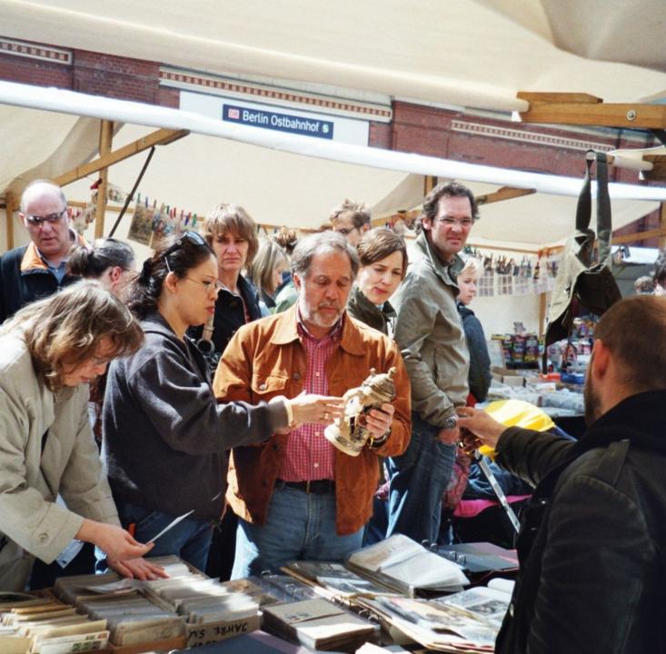  Sammler- und Antikflohmarkt am Berliner Ostbahnhof - Foto 1