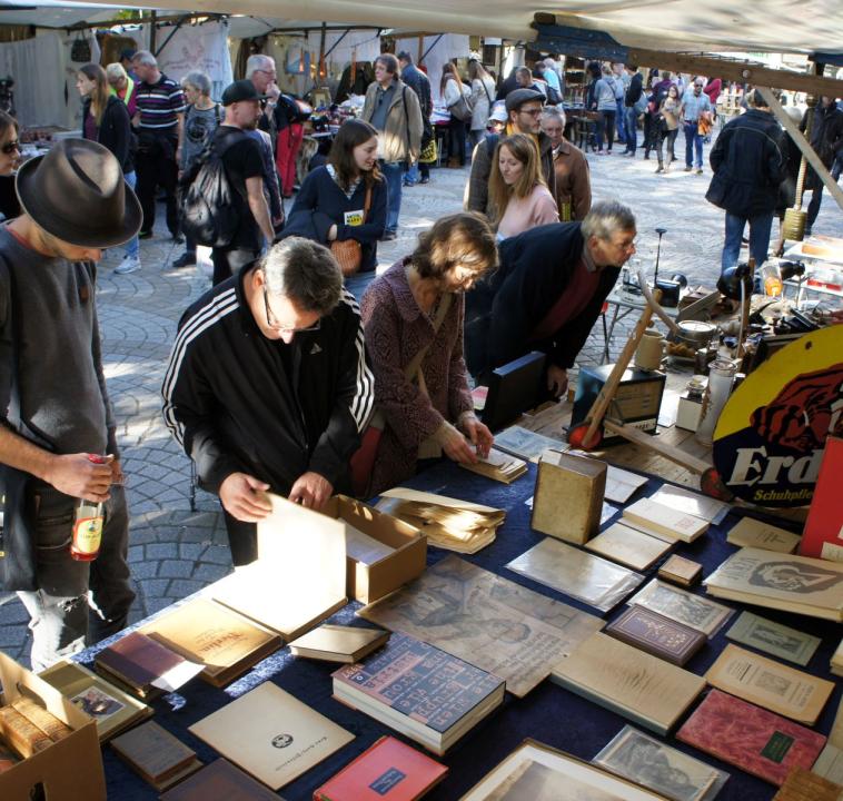  Sammler- und Antikflohmarkt am Berliner Ostbahnhof - Foto 3