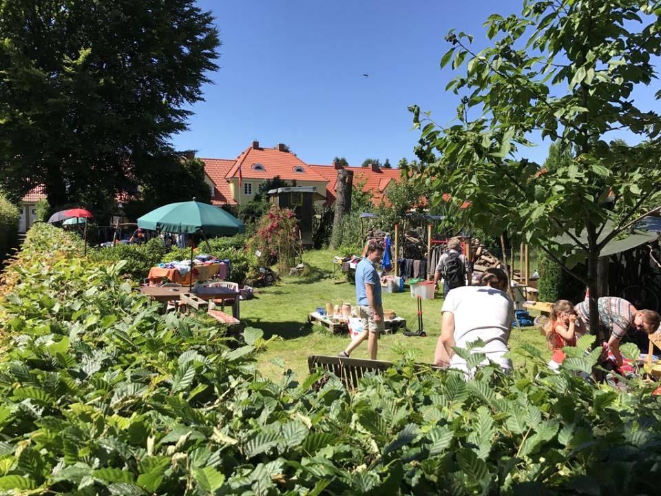  „Flohmarkt der Gärten“ der Fritz-Schumacher-Siedlung Hamburg Langenhorn 2026 - Foto 1