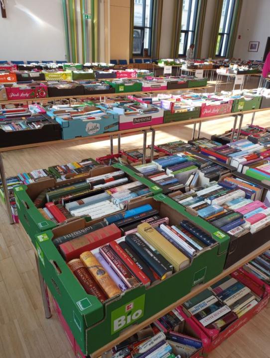  Bücherflohmarkt der öffentlichen Bücherei Heilig Geist Augsburg - Hochzoll - Foto 1