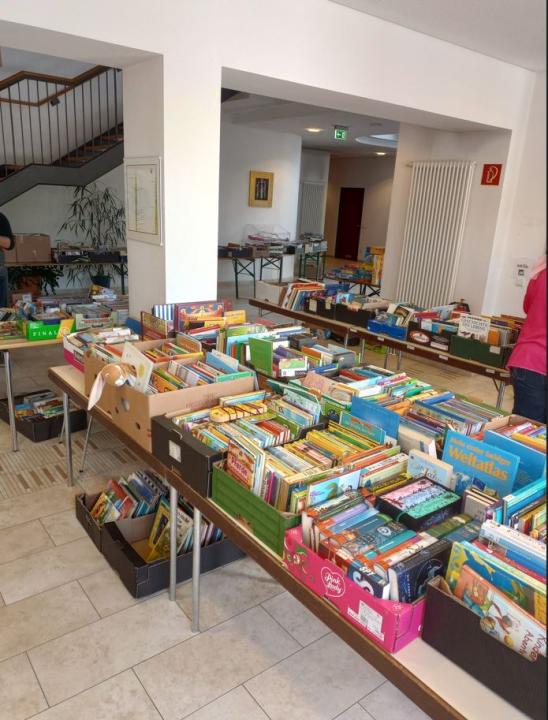  Bücherflohmarkt der öffentlichen Bücherei Heilig Geist Augsburg - Hochzoll - Foto 2