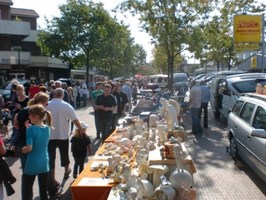  Jever-Fun-Sommer mit Kram- und Trödelmarkt in Schortens Menkestraße - Foto 1